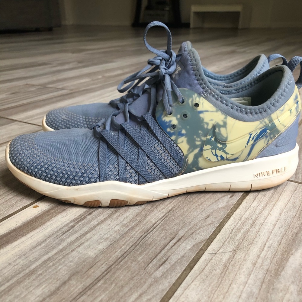 Light blue Nike free